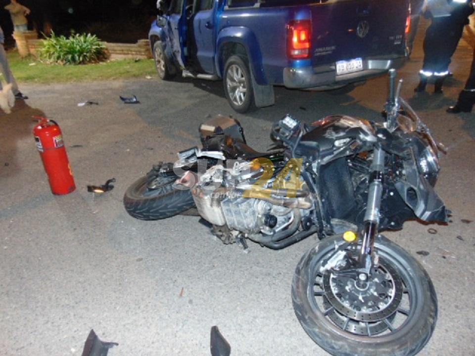 Motociclista herido en accidente con camioneta sobre ruta 8