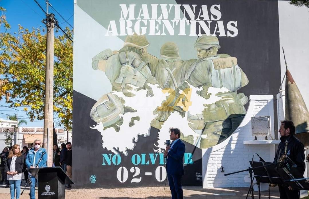 Acto y presentación de un mural en plazoleta “2 de Abril” de Rufino