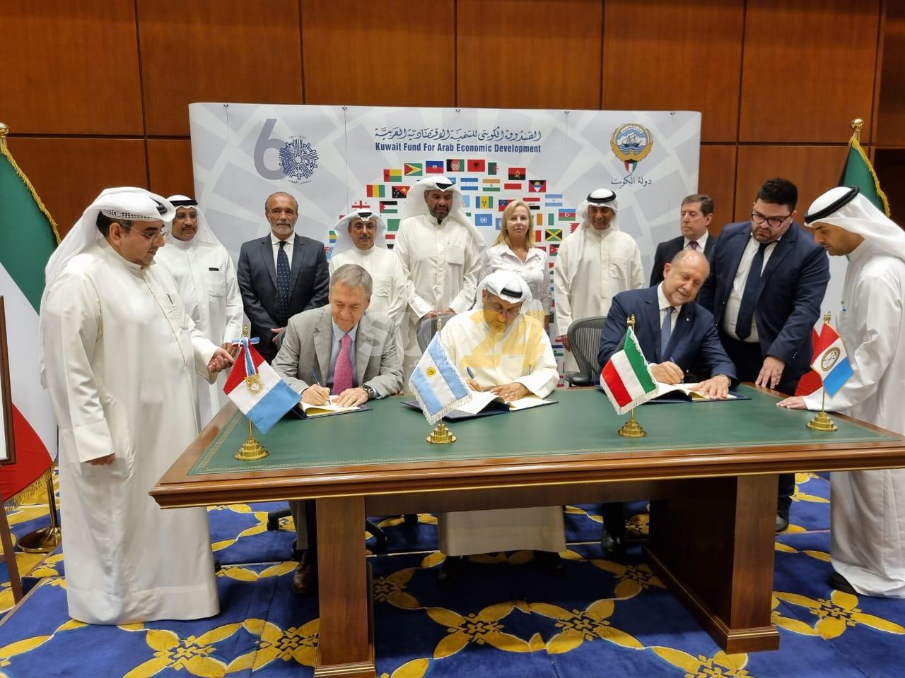 Kuwait: Perotti y Schiaretti firmaron el crédito para el acueducto Santa Fe-Córdoba