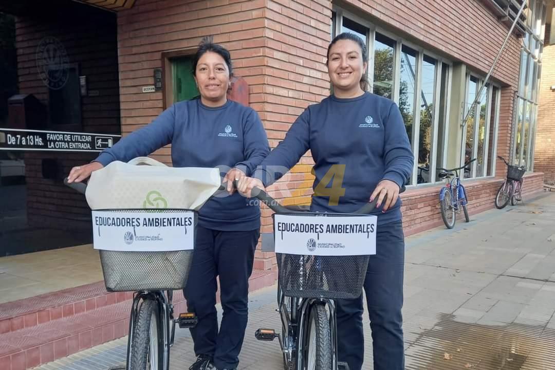 Las educadoras ambientales que recorren en bicicleta las calles de Rufino