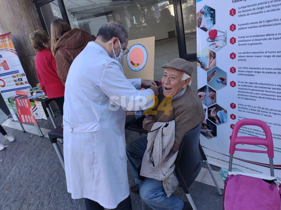 El Hospital Gutiérrez realizó una jornada de control por el Día Mundial de la Hipertensión