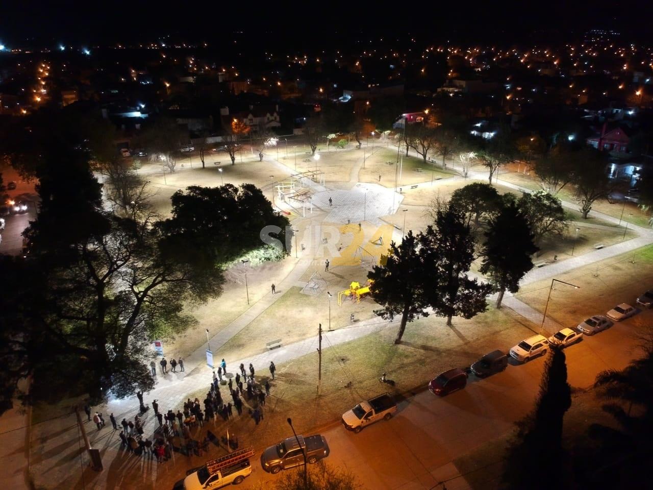 Chiarella y la Cooperativa Eléctrica inauguraron la nueva iluminación led y obras de plaza España