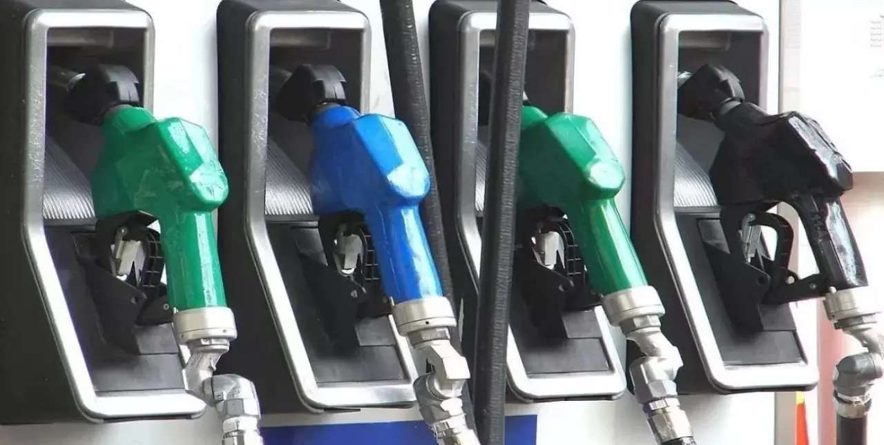 YPF cobra un 60% más caro el litro de combustible a vehículos con patente extranjera 