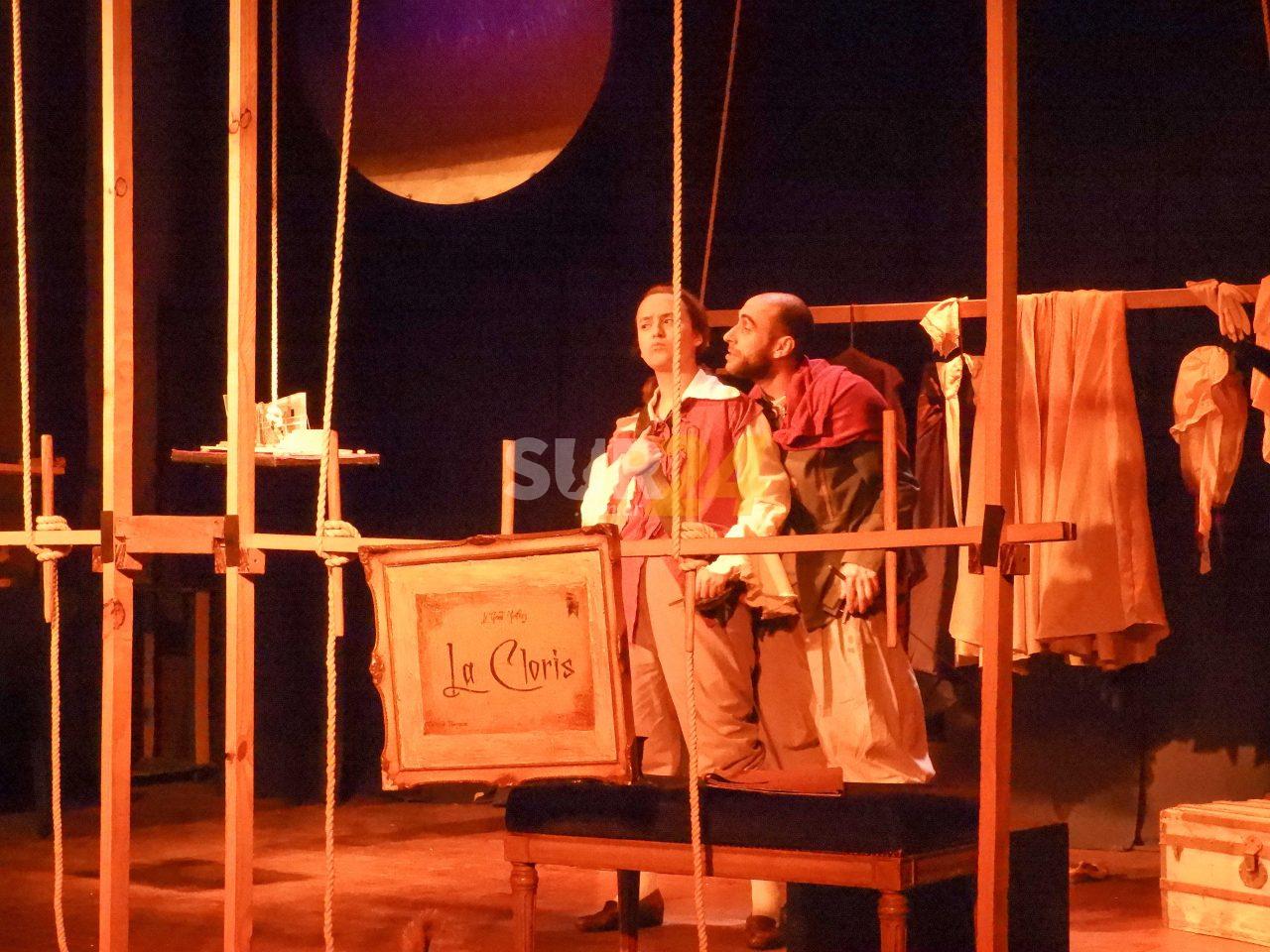 Ante un teatro colmado se presentó Cyrano, el de Bergerac