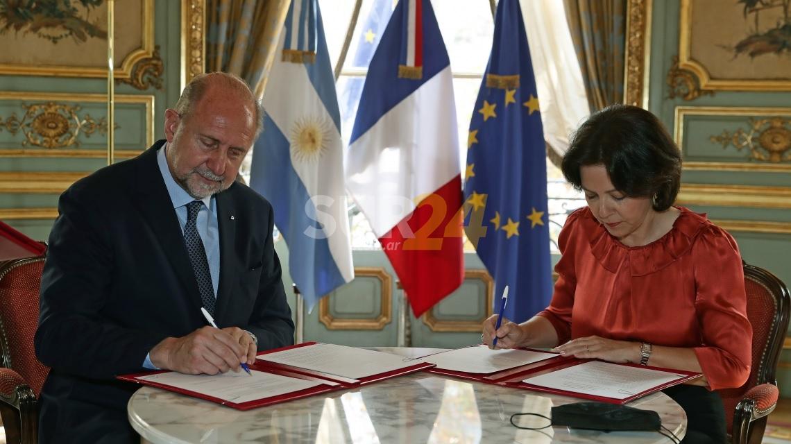 Firman convenio para la enseñanza del idioma francés en las escuelas santafesinas