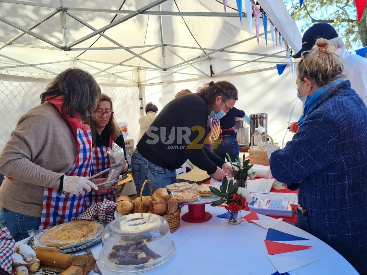 El público disfrutó del Paseo de la Ciudad y degustó delicias francesas   