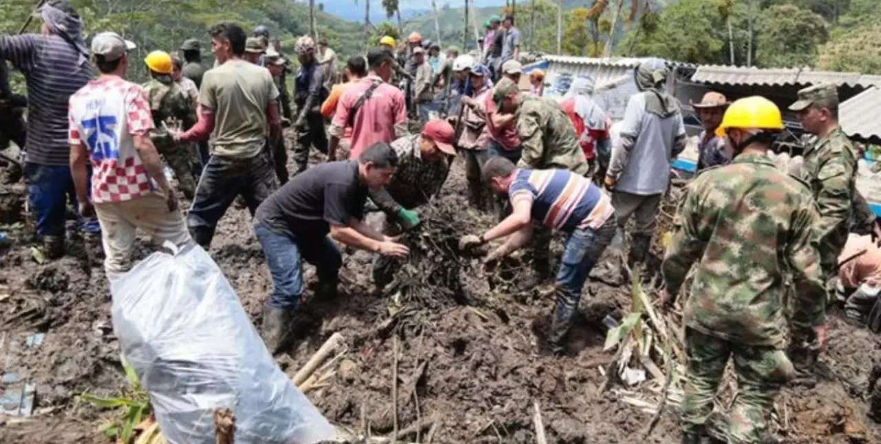 Un escuela fue sepultada por un alud de tierra y murieron tres niños en Colombia 