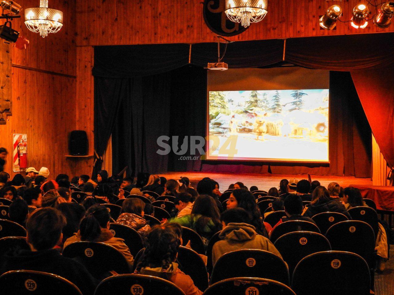 El cine recibió a cientos de niños en Teodelina