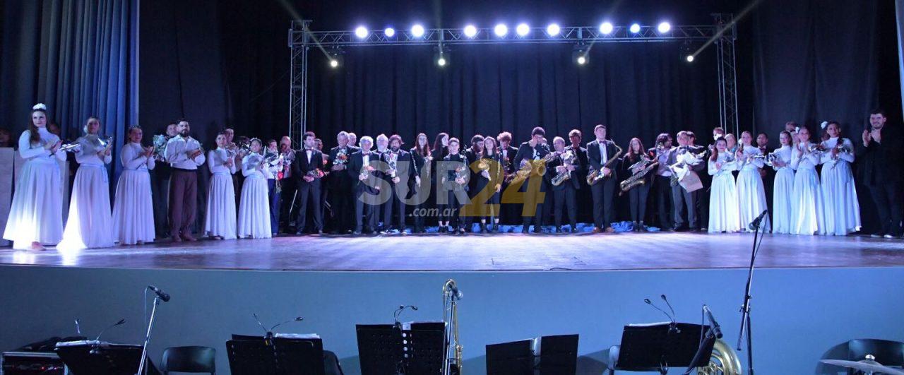 Emotivos homenajes a la Banda y Ballet Municipal en la Gala de la Independencia 