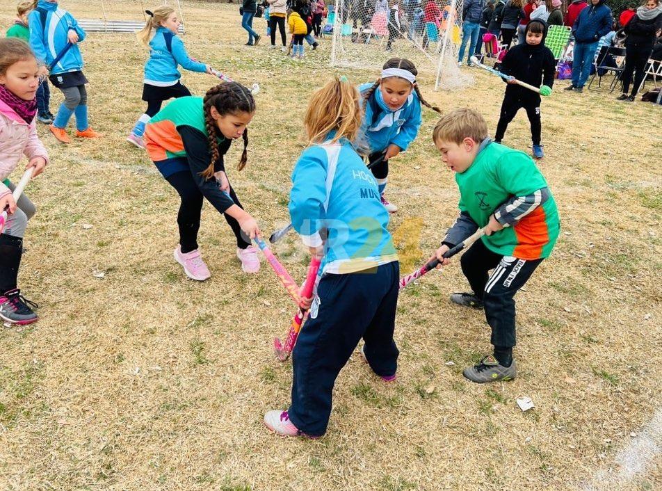 Más de 250 niños y niñas participaron del encuentro de hockey organizado por las Escuelas Deportivas 