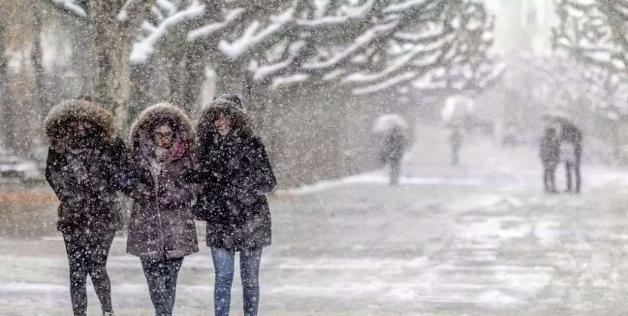 Alertas amarillas por fuertes vientos y nevadas en ocho provincias 