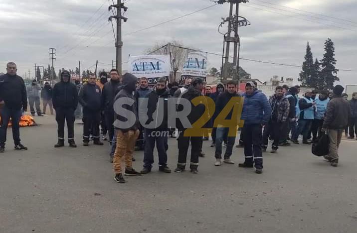 Venado Tuerto: trabajadores municipales cortan Ruta 8