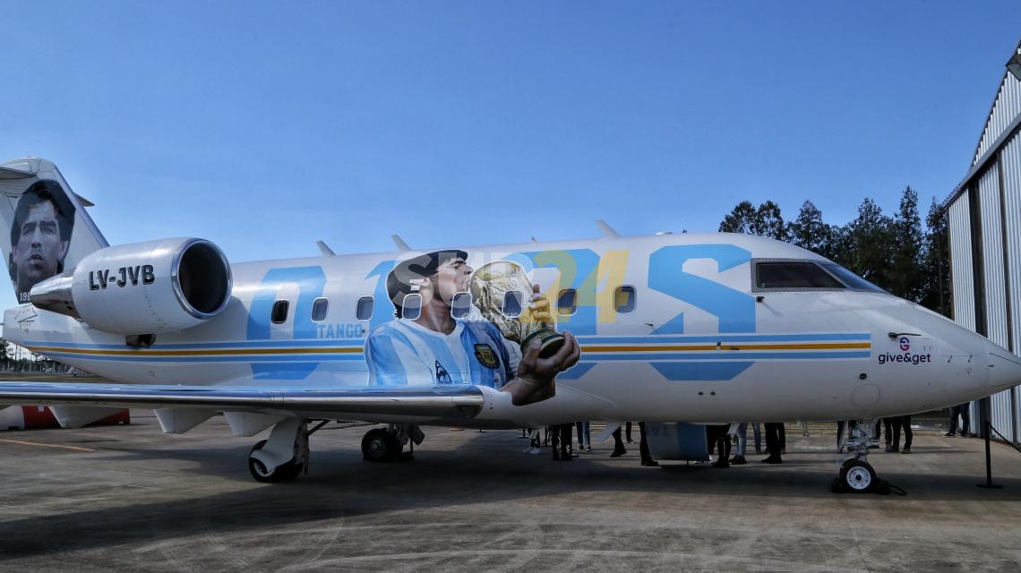 El avión “Tango D10S”, que homenajea a Maradona, puede visitarse en Rosario