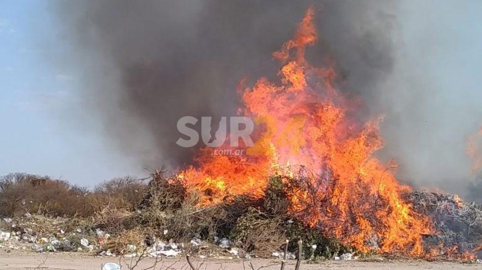 El presidente comunal de Santa Isabel denunció quemas intencionales en el basural