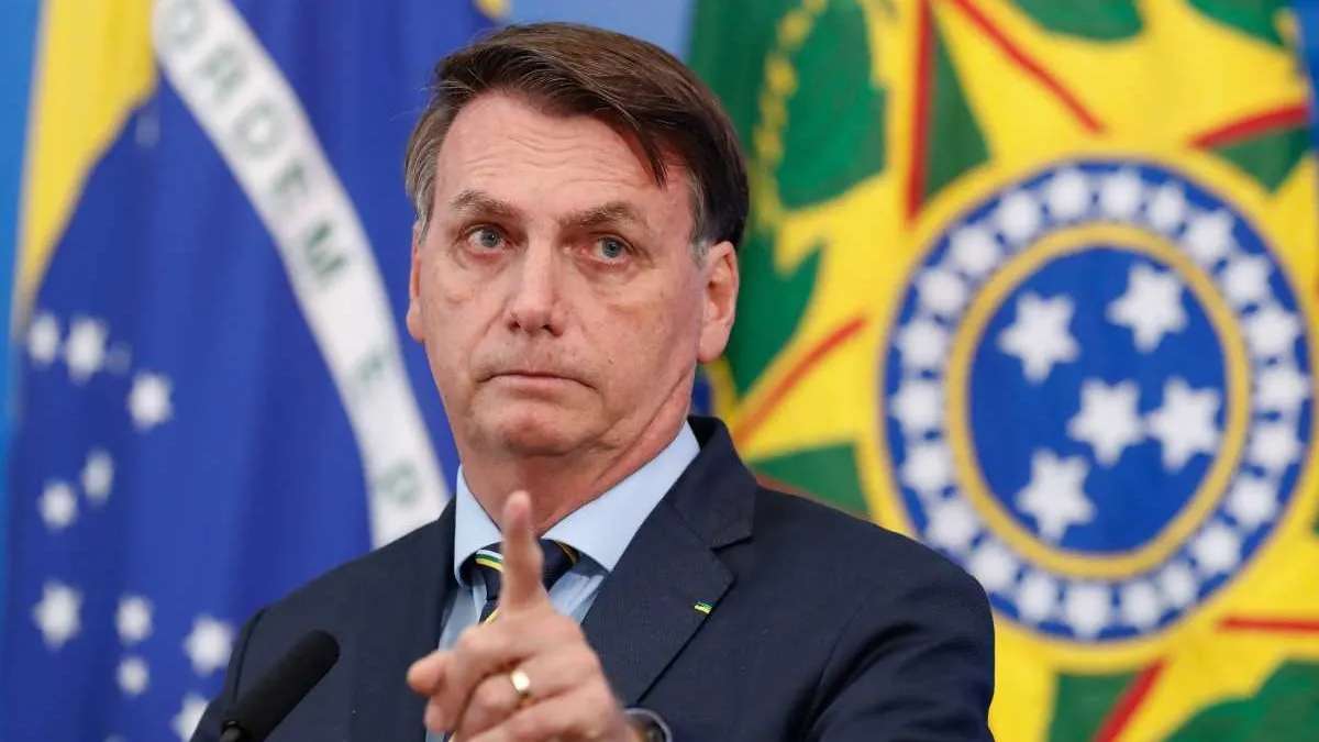 Bolsonaro forcejeó con un youtuber en las puertas de la residencia presidencial 