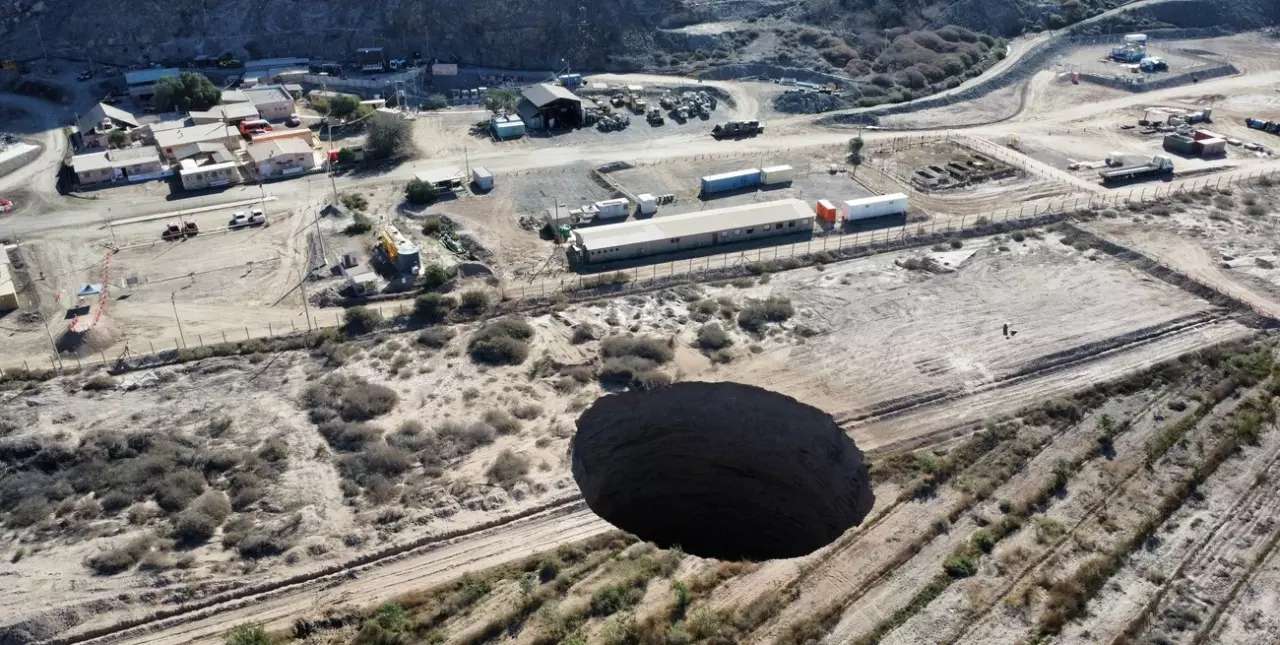 En imágenes: se expandió el misterioso agujero en Chile y ya hay hipótesis sobre su origen 