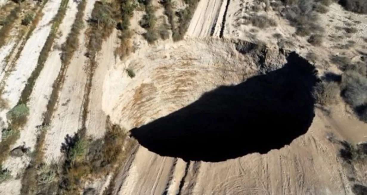 Investigan la aparición de un misterioso agujero gigante en el norte de Chile 