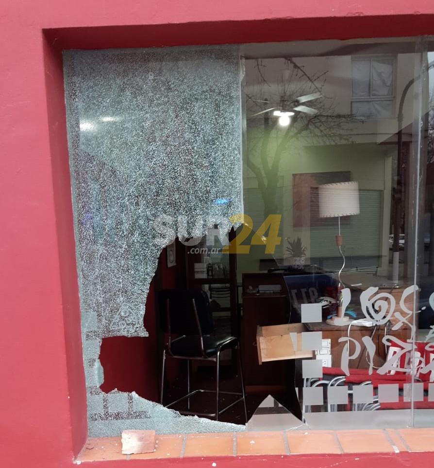 Venado Tuerto: rompen la vidriera y roban en una pizzería