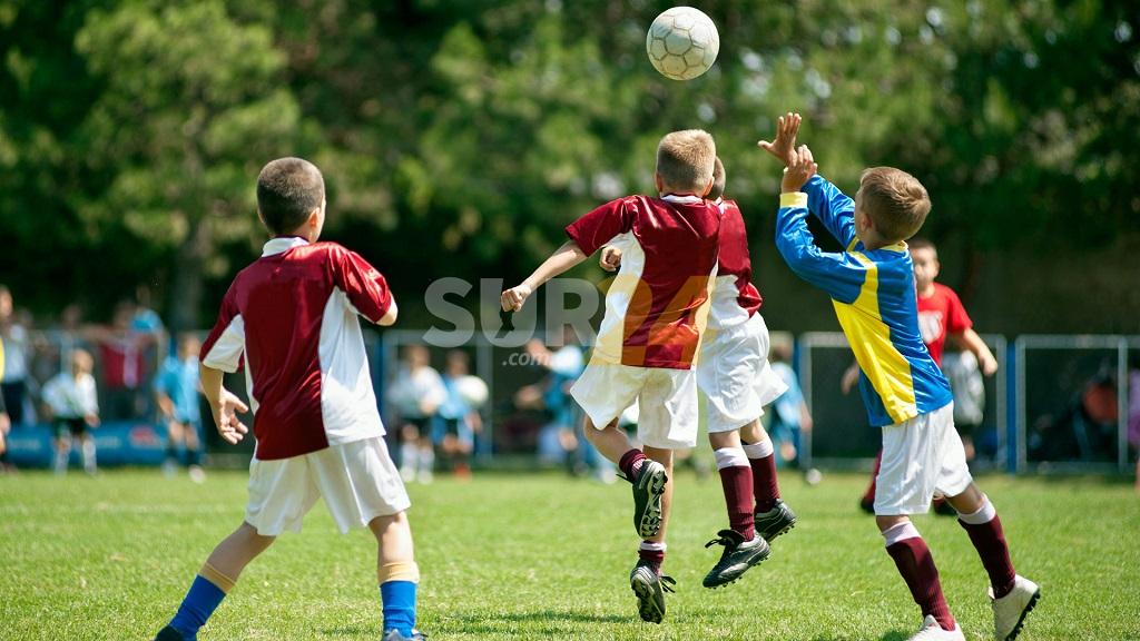 Liga Venadense: buscan prohibir cabecear en las categorías infantiles de fútbol
