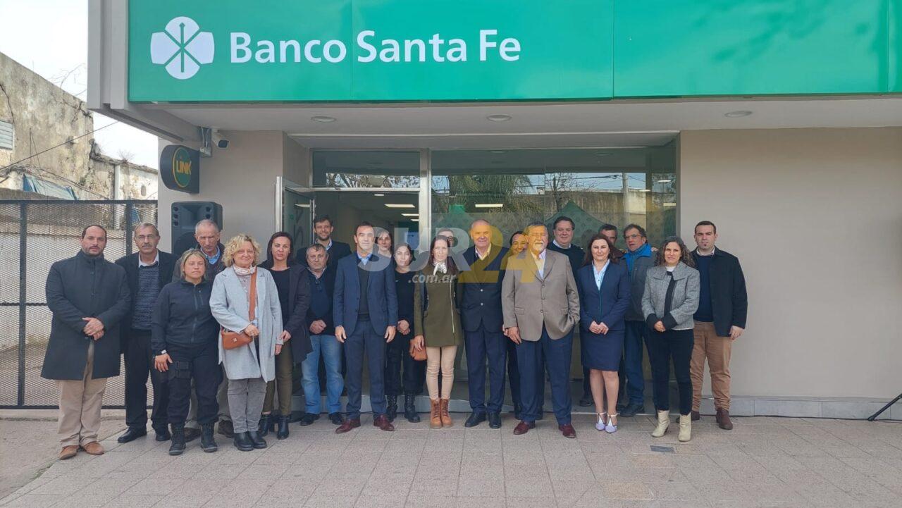 Se inauguró una nueva sucursal del Banco Santa Fe en Villa Cañás
