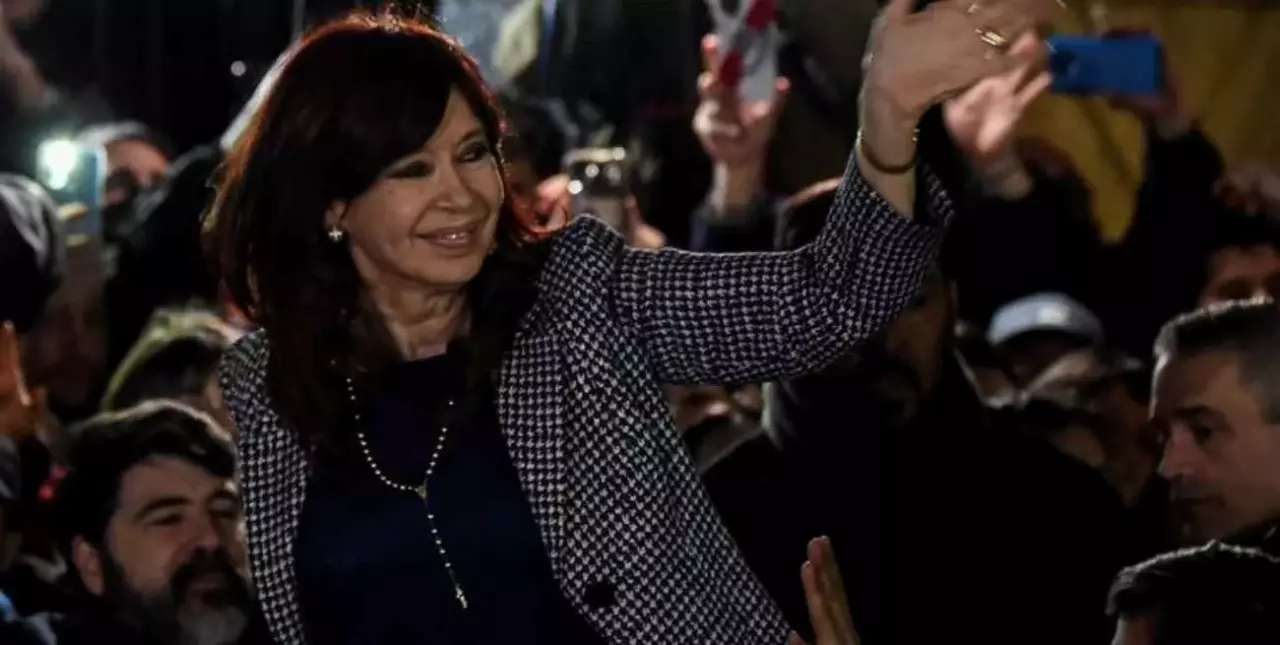 Cristina Kirchner fue amenazada de muerte a través de un llamado al 911 y piden reforzar la custodia
