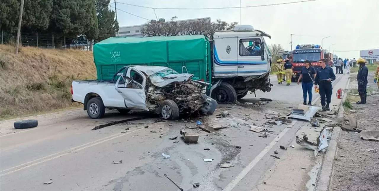 Accidente fatal entre camioneta y camión en ruta 11 