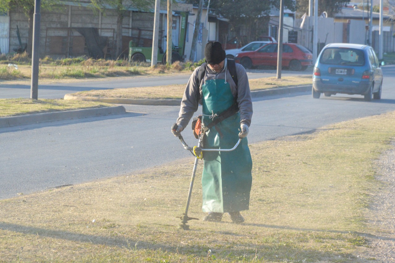 Venado Tuerto: sostenida labor de mantenimiento de espacios públicos y paseos 
