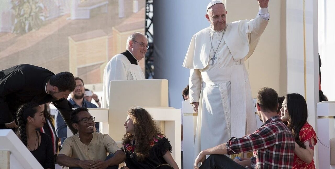El Papa Francisco pidió “cuestionar el modelo de desarrollo de una economía que mata”