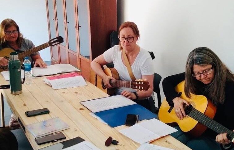 Con 120 alumnos se inició el taller municipal de guitarra 