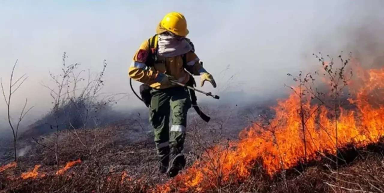 Aún hay focos activos de incendios forestales en Córdoba, Jujuy y Entre Ríos