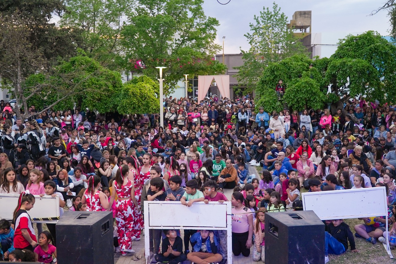 Firmat: más de 3000 personas participaron del mega festejo por el “Día de la Primavera”