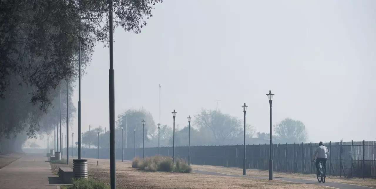 Intendentes de la provincia de Santa Fe reclaman en el Obelisco por el humo