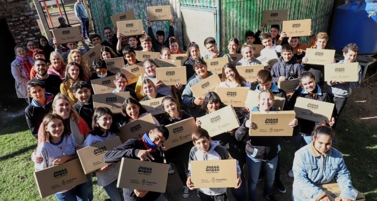 Con más de 35.000 netbooks entregadas en escuelas, se afianza el programa Santa Fe+Conectada
