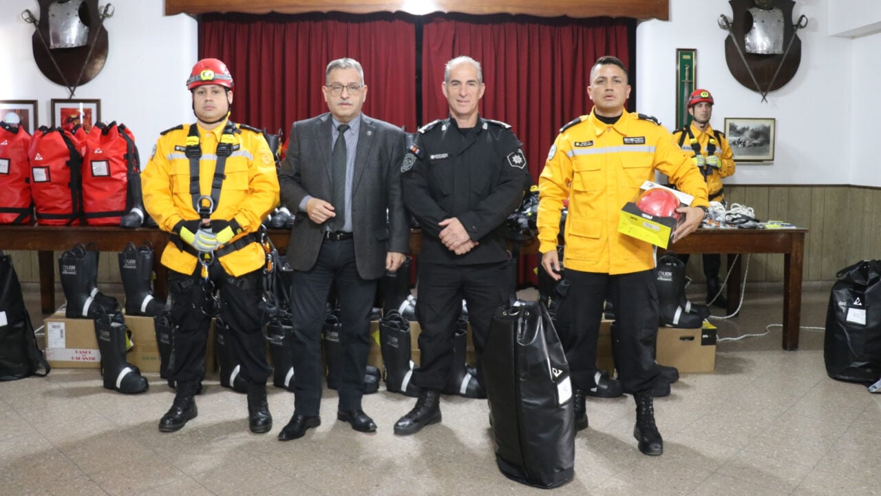 La provincia entregó equipamiento para la Policía de Santa Fe