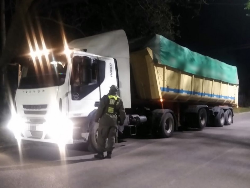 Decomisan 31 toneladas de soja a un camión que circulaba por ruta 33, a la altura de Venado Tuerto