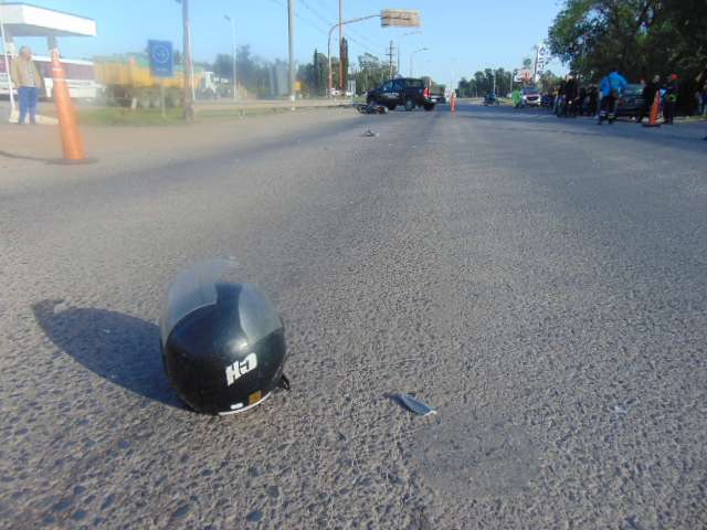 Venado Tuerto: violento choque entre auto y moto sobre ruta 8 