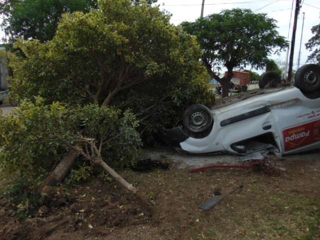 Venado Tuerto: espectacular accidente en Quintana y Azcuénaga