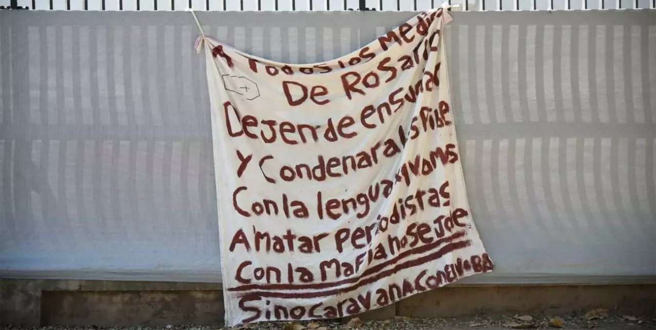 Bandera con mensaje mafioso y amenazas contra la prensa de Rosario