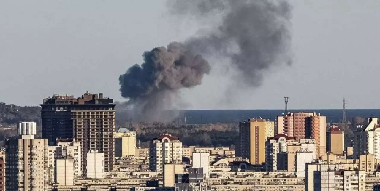 Nuevos bombardeos rusos dejaron sin luz a más de 100 ciudades ucranianas