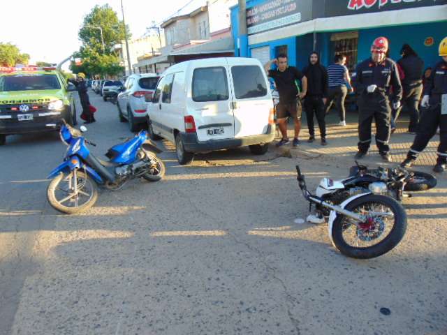 Venado Tuerto: confuso choque entre dos motos deriva en el traslado de ambos pilotos al hospital 