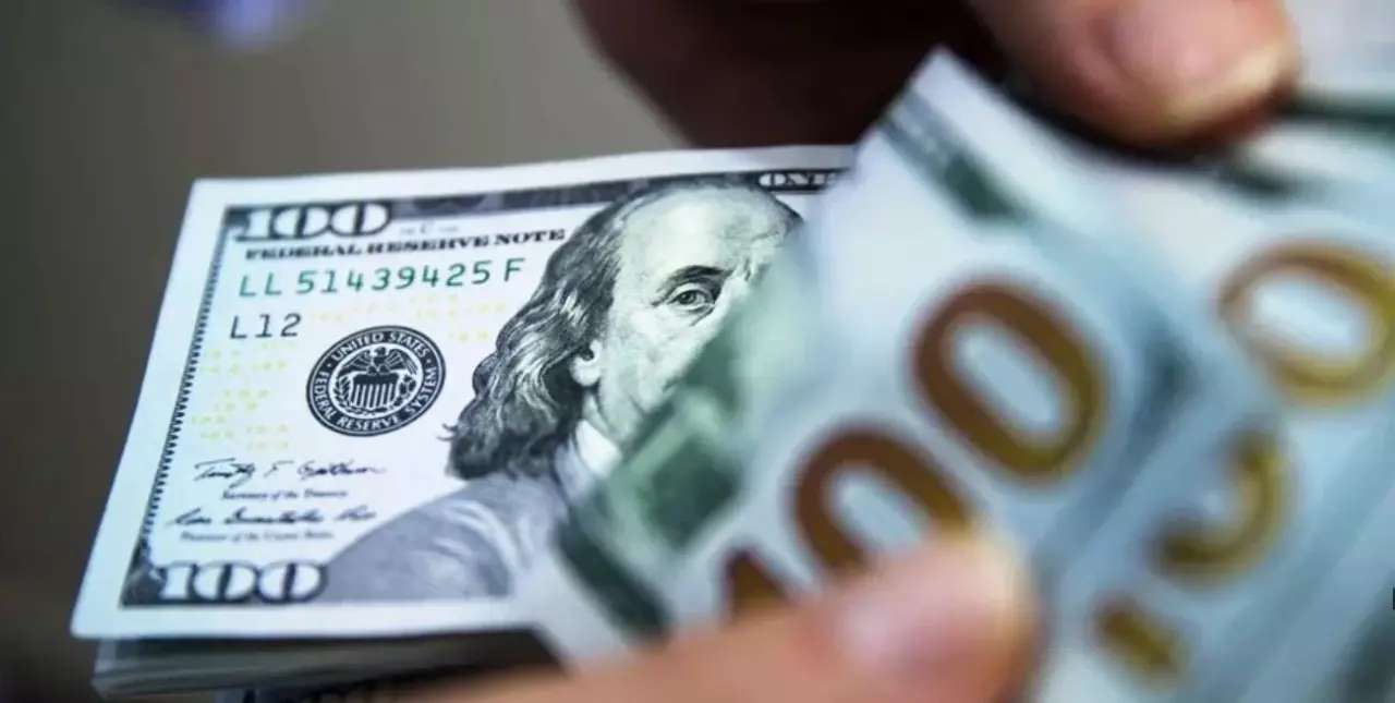 El dólar blue operó en baja y cerró a $ 313