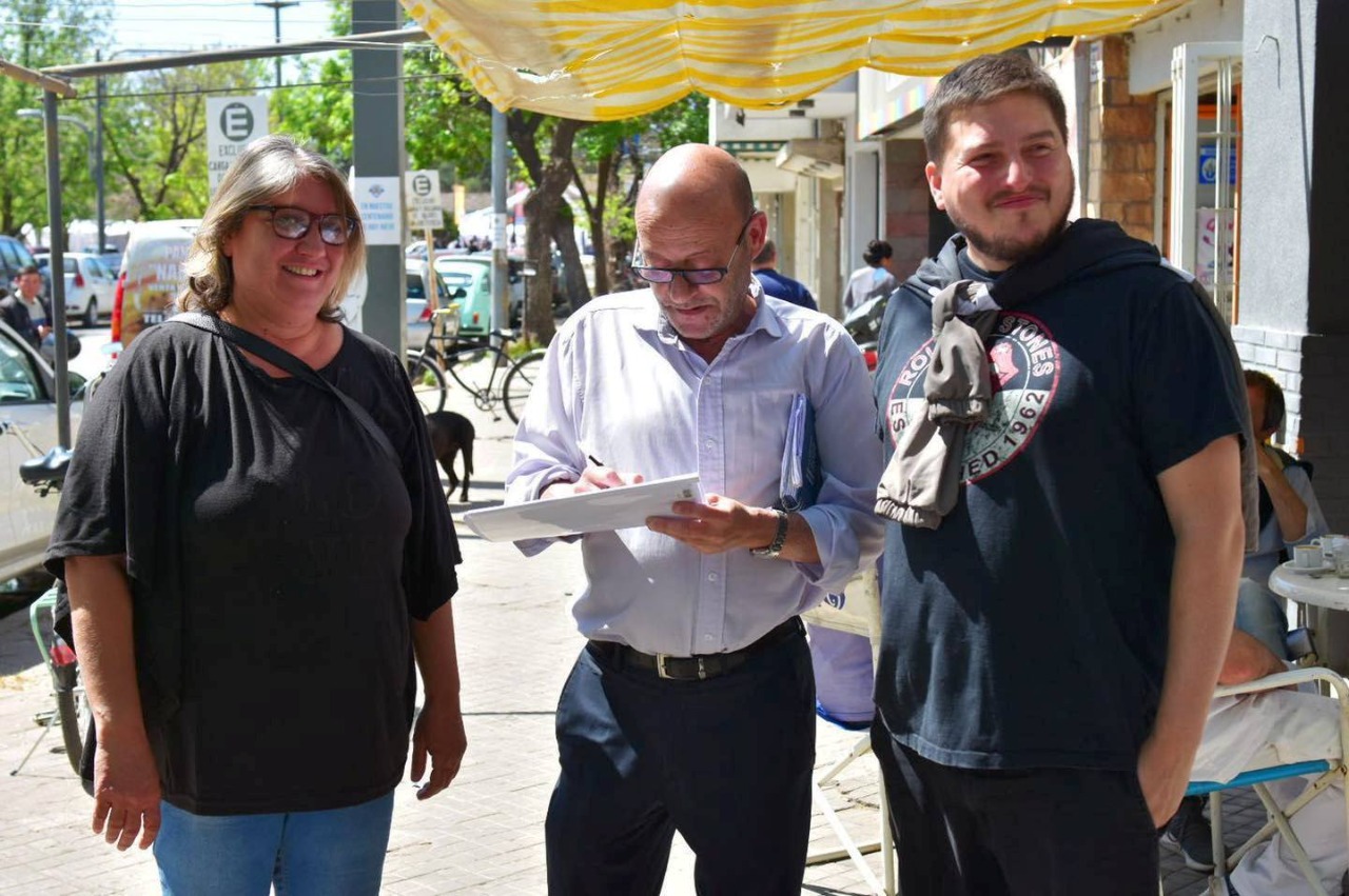 Concejales firmatenses juntan firmas para motorizar un colectivo urbano
