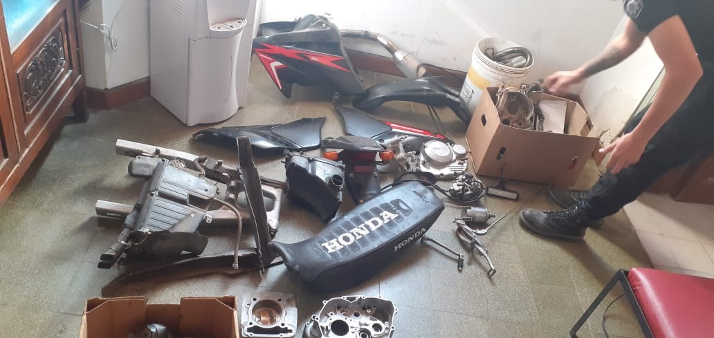 Venado Tuerto: arrestaron a un sujeto y recuperaron partes de una moto sustraída en Melincué