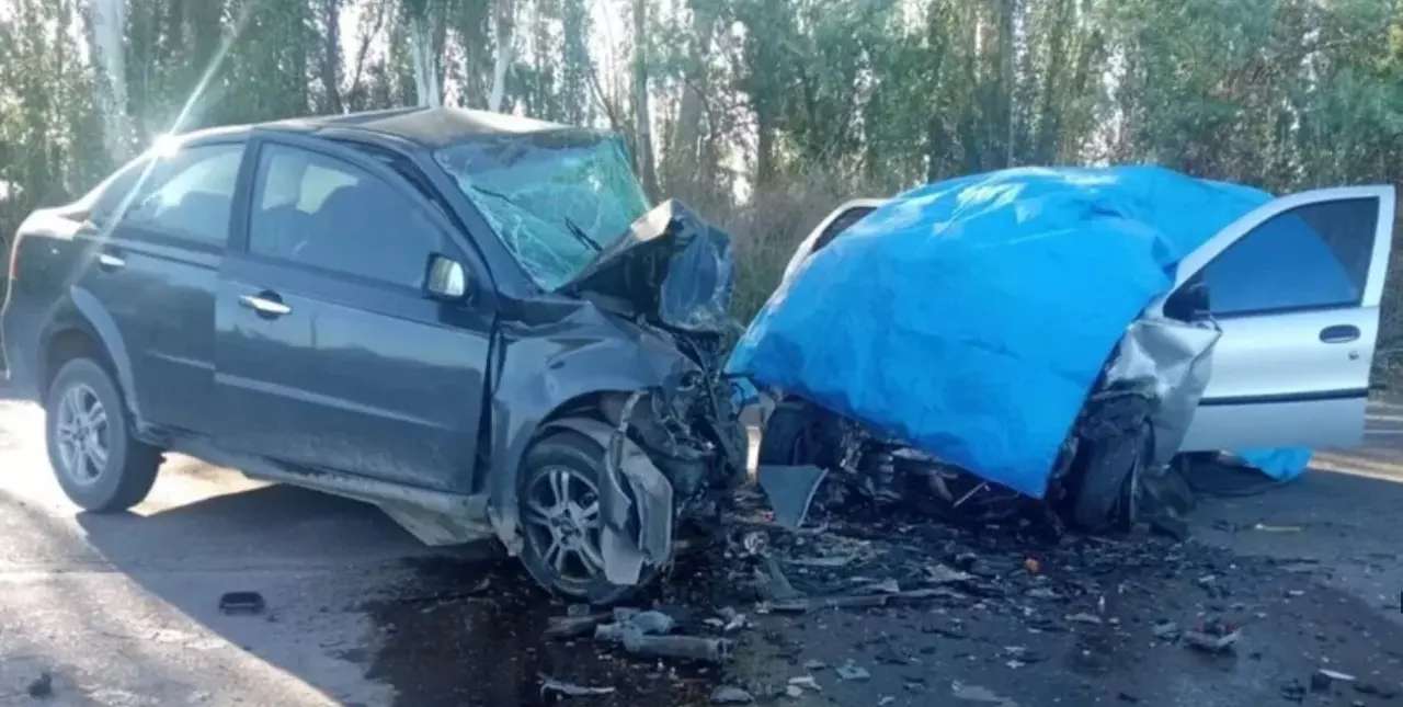 Cinco personas fallecieron en un accidente entre dos autos en Mendoza