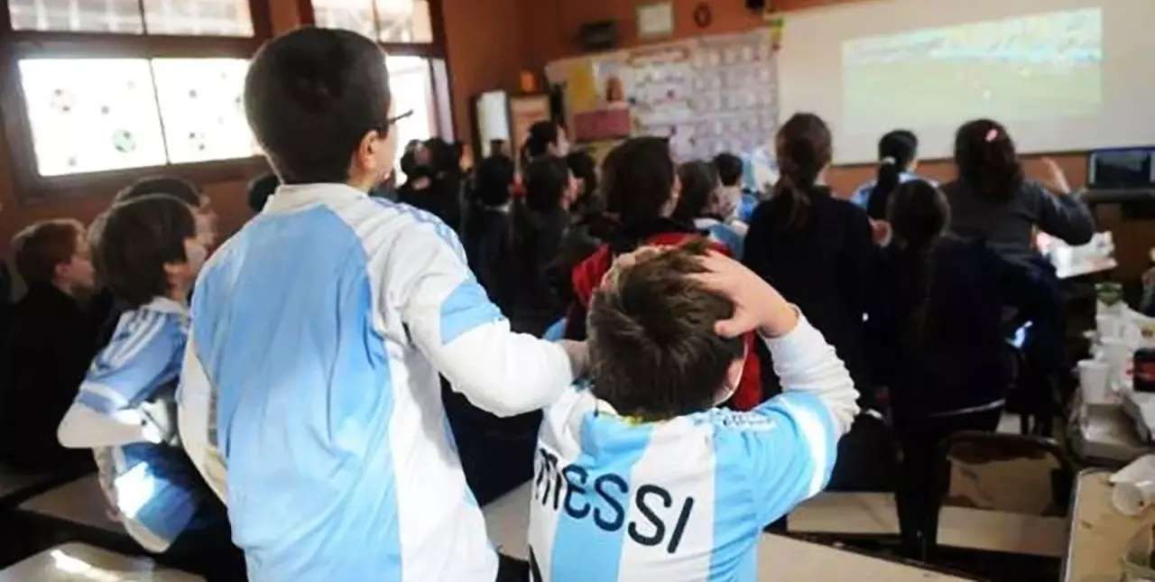 El Ministerio de Educación provincial descartó desobligar a los alumnos por los partidos del Mundial