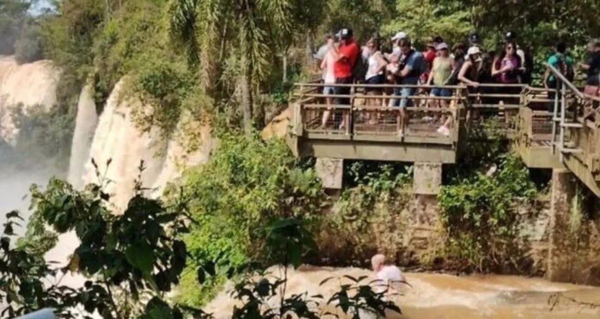 Hallaron el cuerpo del hombre que cayó desde las Cataratas al río Iguazú