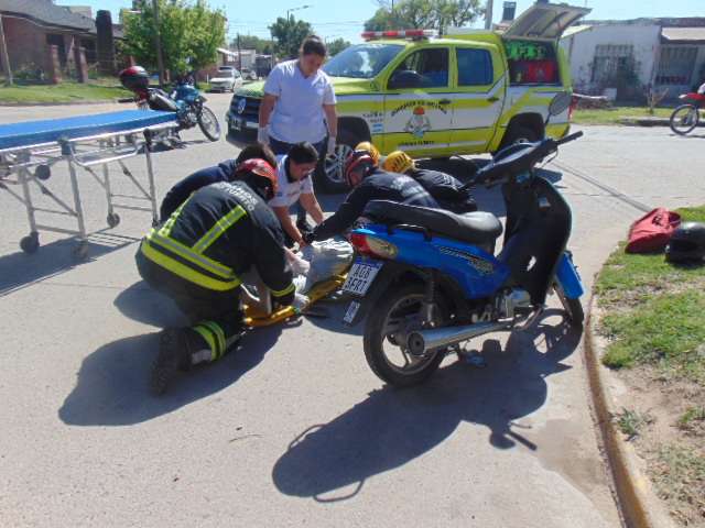 Violento choque entre camioneta y moto en las calles venadenses 