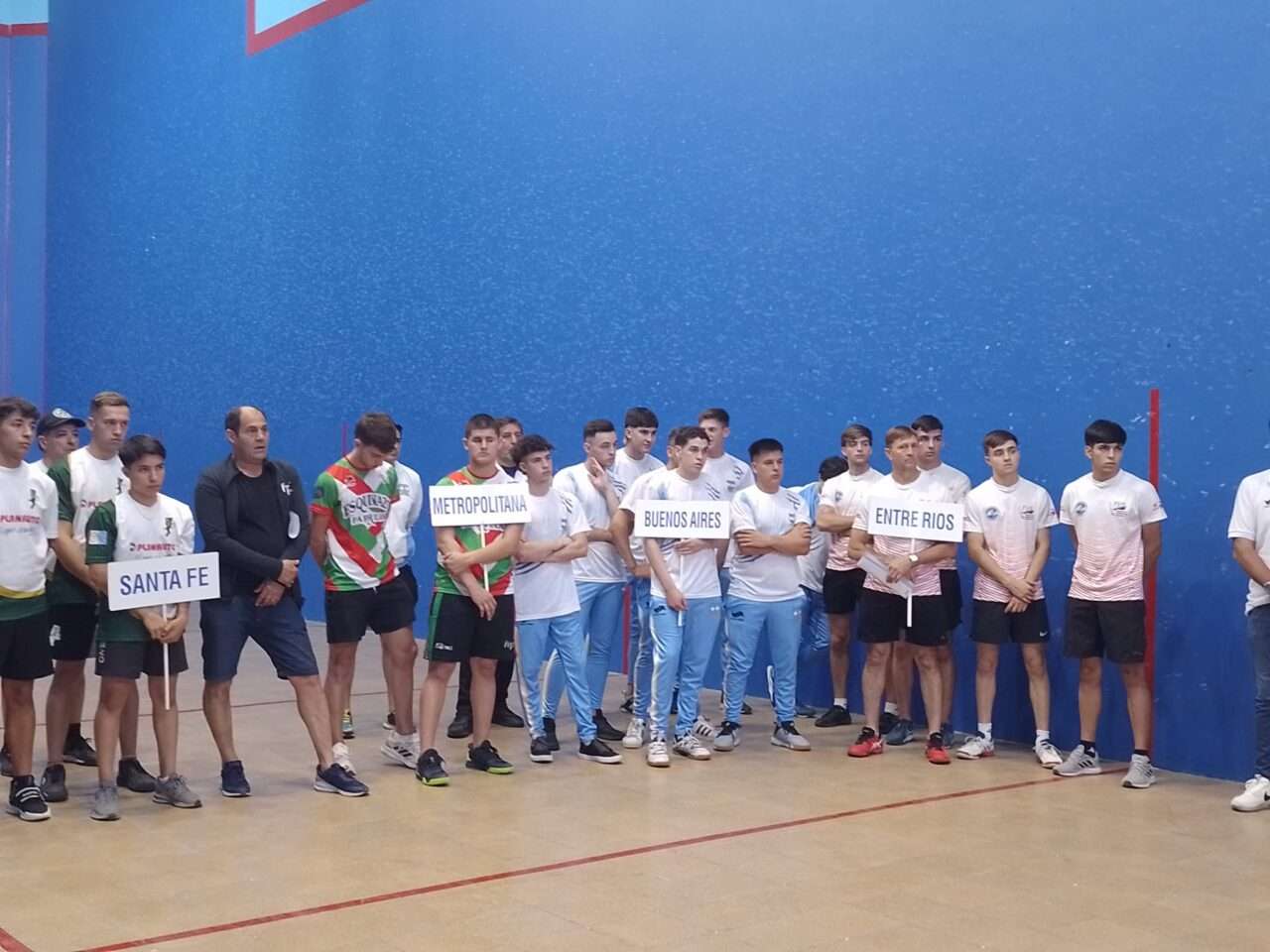Se puso en marcha el 54° Campeonato Argentino de Juveniles en el trinquete de Villa Cañás