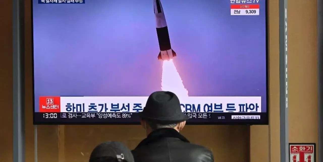 Corea del Norte lanzó un misil intercontinental que cayó frente a las costas de Japón