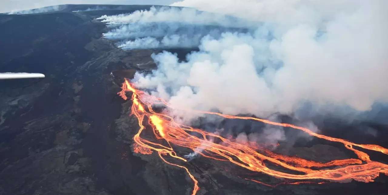 El volcán Mauna Loa entró en erupción y hay alerta en Hawai